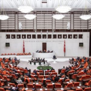 TBMM Genel Kurulu’nda ‘İmamoğlu’ tepkileri: ‘Panik halindeler, her düğmeye basıyorlar’