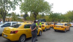 alanyada taksinin carptigi elektrikli bisikletin surucusu oldu aAXsO5Dc.jpg