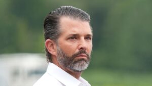trumpin oglunun telefon numarasi internette paylasildi E2DGGOWY.jpg